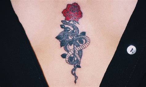 senos pecho rosas flores tatuajes para mujer|8 ideas de Tatuaje de rosa en el pecho 